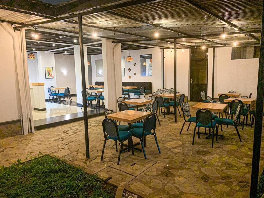 City Center Apartments 布琼布拉 外观 照片